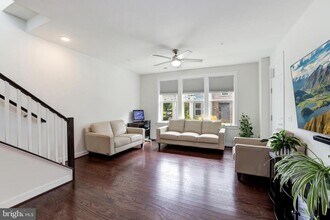 13389 Launders St in Herndon, VA - Building Photo - Building Photo