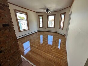 17 Sachem St, Unit 3 in Boston, MA - Foto de edificio - Building Photo