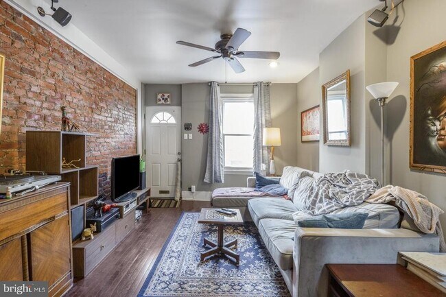 2329 Almond St in Philadelphia, PA - Building Photo - Building Photo
