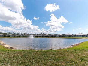 1060 Tranquil Brk Dr in Naples, FL - Foto de edificio - Building Photo