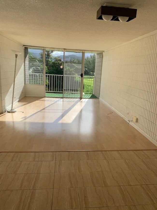5095 Likini St in Honolulu, HI - Building Photo - Building Photo