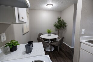 WILLOW GLEN in Fort Worth, TX - Building Photo