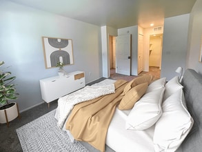 Pine Lake Manor in Keego Harbor, MI - Building Photo - Building Photo