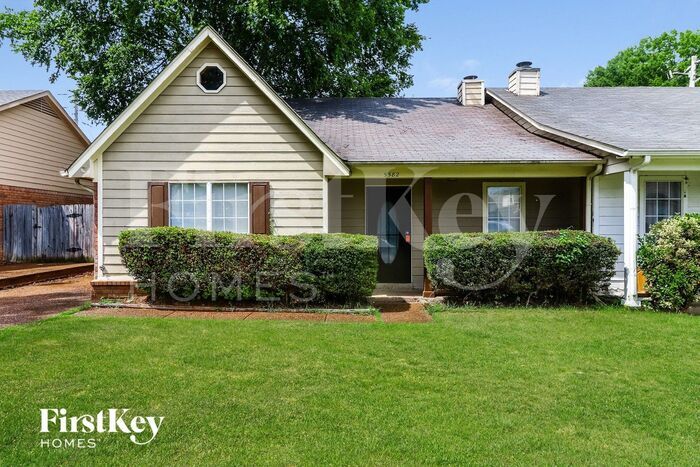 5582 Oak Branch Cir N in Memphis, TN - Foto de edificio