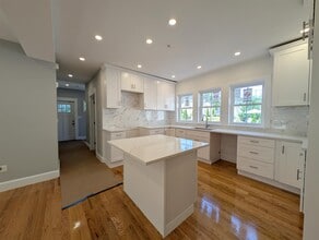 86 Orchard St, Unit 3 in Medford, MA - Building Photo - Building Photo