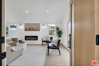 2222 Valentine St in Los Angeles, CA - Building Photo - Building Photo