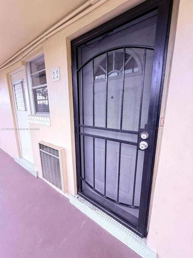 2800 NE 203rd St in Miami, FL - Building Photo - Building Photo