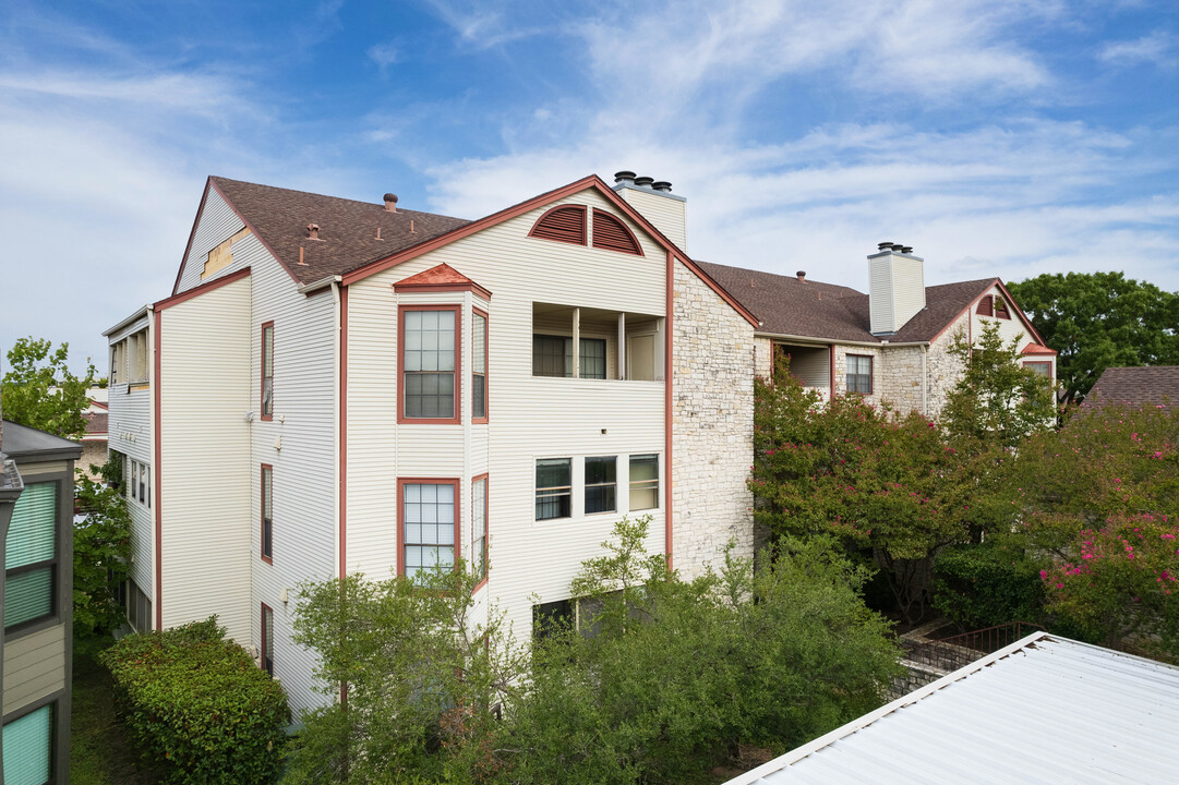 The Paddock Condominiums in Austin, TX - Foto de edificio