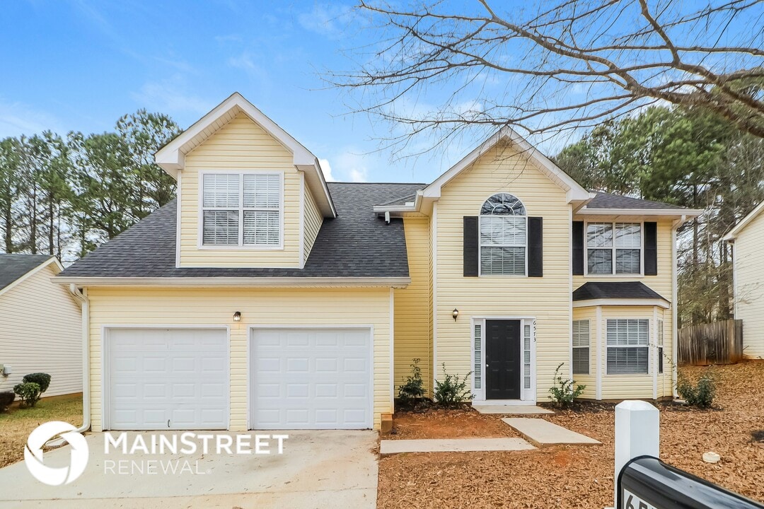 6573 Shaffers Way in Lithonia, GA - Building Photo