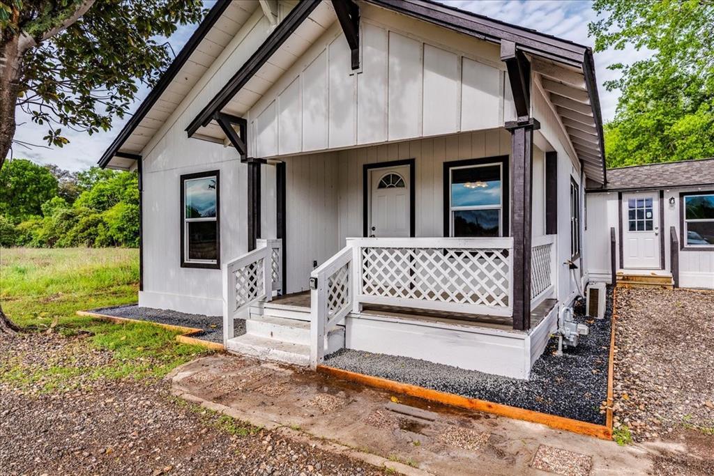 112 Gazley St in Smithville, TX - Building Photo