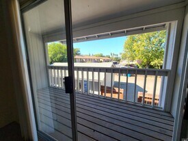 1115 N Lincoln St in Dixon, CA - Building Photo
