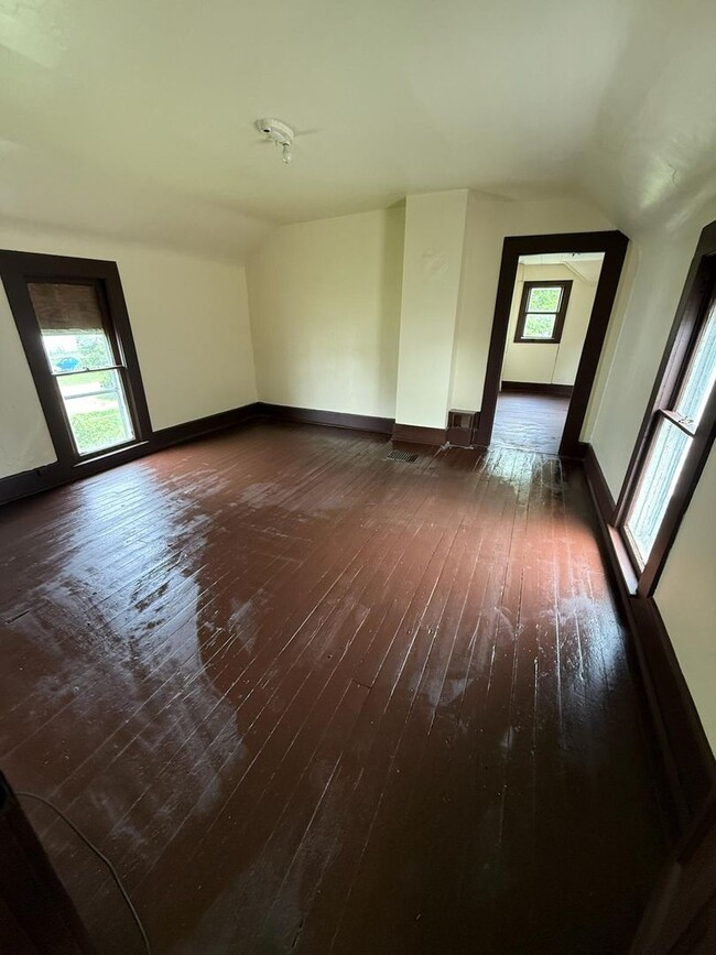 24 N Central Ave in Utica, OH - Building Photo - Building Photo