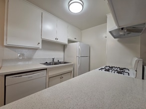 3861 Mentone Ave in Culver City, CA - Building Photo - Building Photo