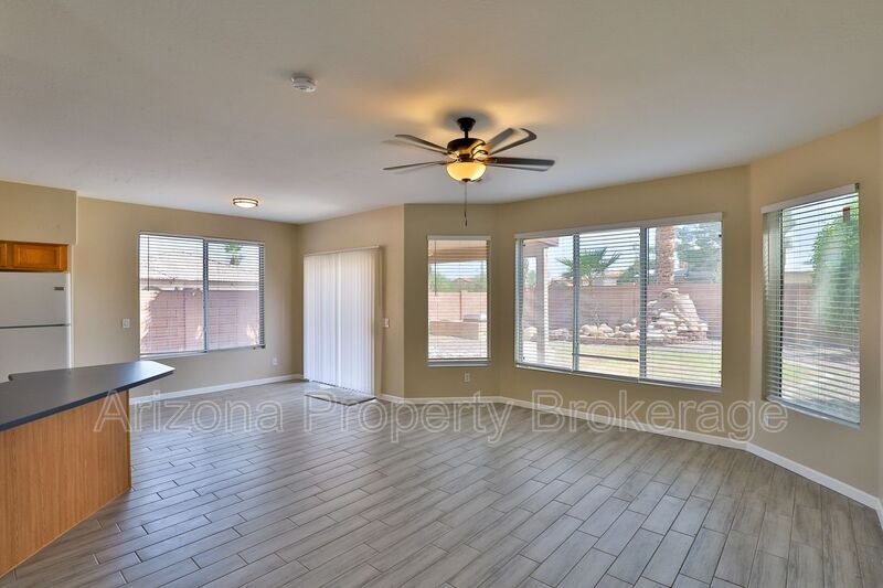 17437 N 16th Pl in Phoenix, AZ - Foto de edificio