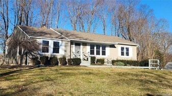 149 N Country Rd in Port Jefferson, NY - Building Photo