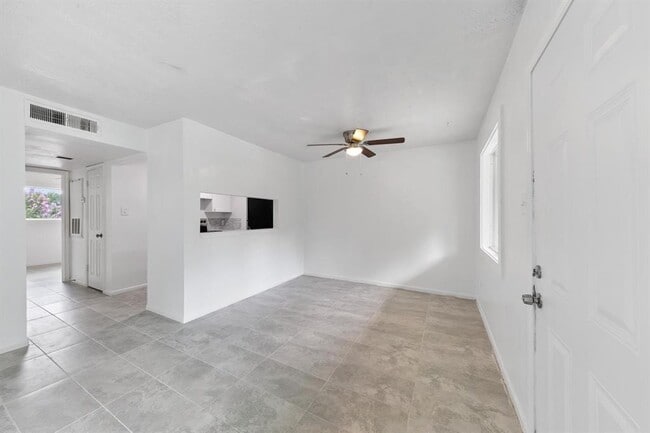 1312 W Adoue St in Alvin, TX - Building Photo - Building Photo
