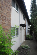 4017 California Ave SW in Seattle, WA - Building Photo - Building Photo