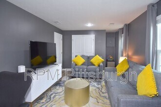1726 St Johns Ln in Sewickley, PA - Building Photo - Building Photo