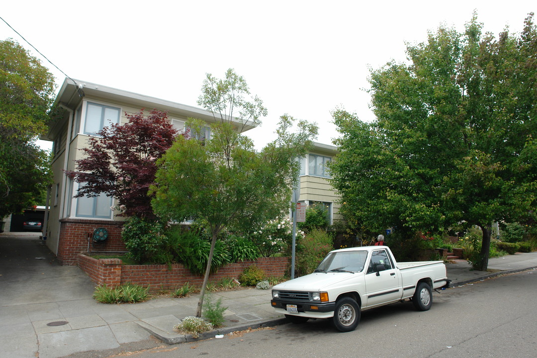 2411-2425 Russell St in Berkeley, CA - Building Photo