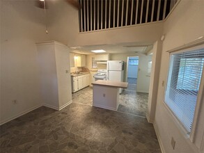 2561 Pioneer Ln in Cleveland, TX - Building Photo - Building Photo