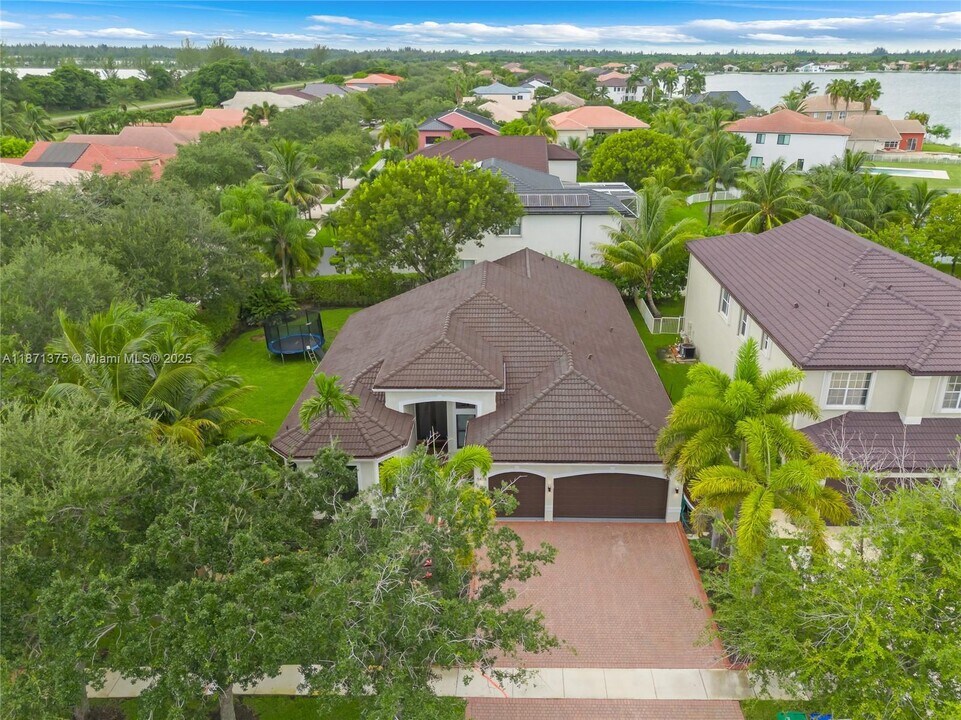 5478 SW 189th Ave in Miramar, FL - Building Photo