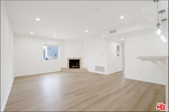 733 S Manhattan Pl in Los Angeles, CA - Building Photo - Building Photo