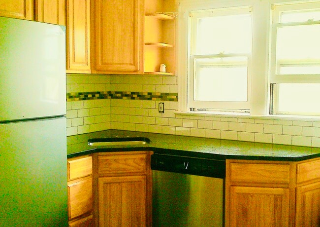 180 Highland Ave, Unit #2 entire 2nF in Edison, NJ - Building Photo - Building Photo
