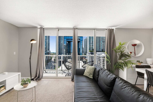 1 SE 12th St in Miami, FL - Building Photo - Building Photo