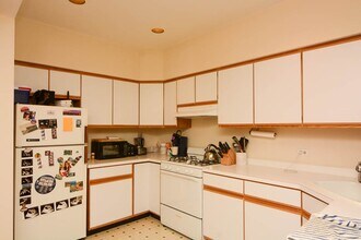1343 W Roscoe St, Unit G01C in Chicago, IL - Building Photo - Building Photo