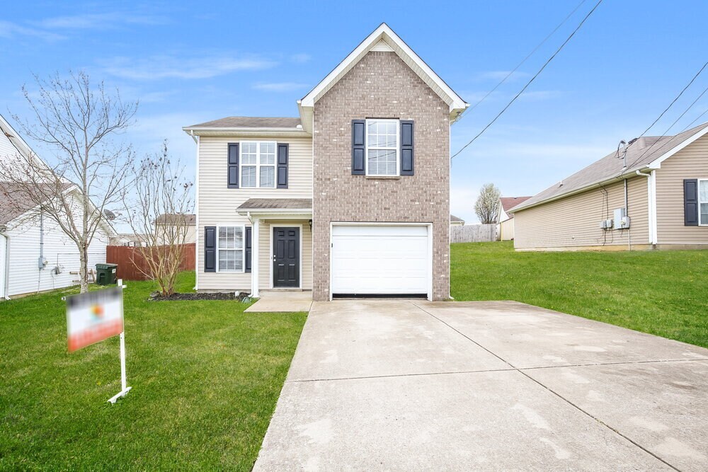 1145 Phelissa Dr in La Vergne, TN - Building Photo