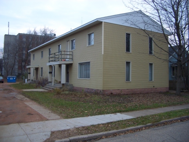 1317-1323 Portage St in Stevens Point, WI - Foto de edificio