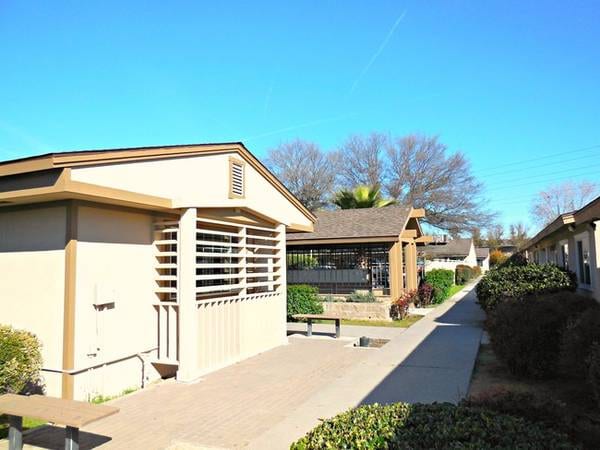 210 W Dakota Ave in Fresno, CA - Building Photo - Building Photo