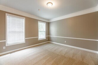 4930 Brooksview Cir in New Albany, OH - Building Photo - Building Photo