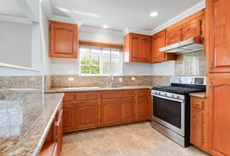 2363 Fleetwood St in San Diego, CA - Foto de edificio - Building Photo