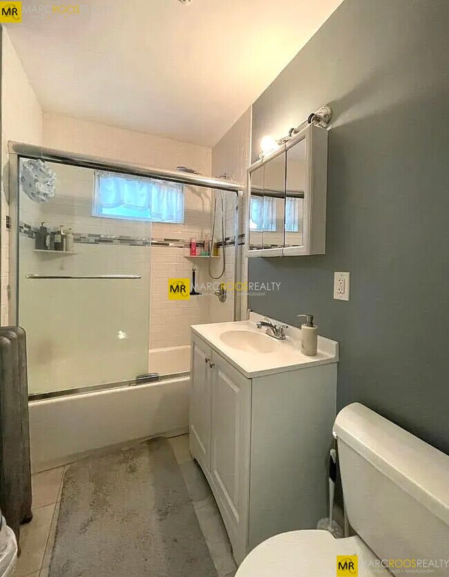 19 Berwick Rd, Unit 1 in Medford, MA - Foto de edificio - Building Photo