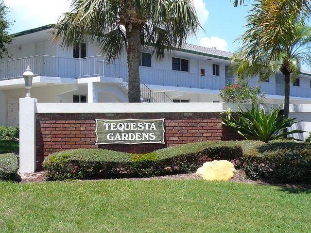 11 Westwood Ave in Tequesta, FL - Building Photo - Building Photo