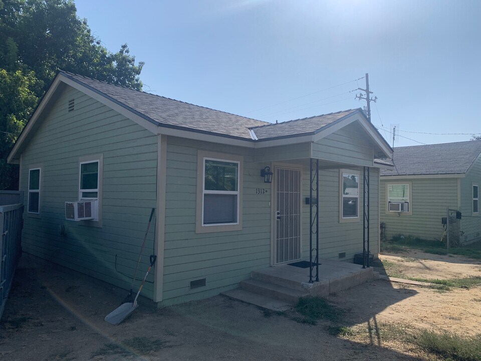1312 O St in Sanger, CA - Building Photo