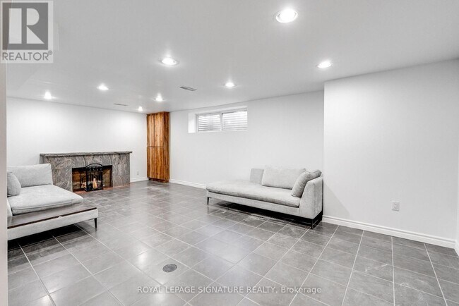 173 Rathburn Rd in Toronto, ON - Building Photo - Building Photo