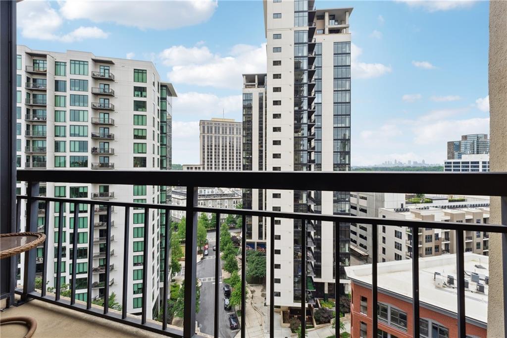 3481 Lakeside Dr NE in Atlanta, GA - Building Photo