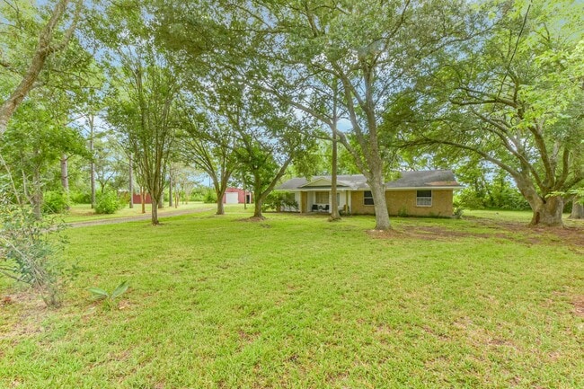 5101 County Rd 138C in Alvin, TX - Building Photo - Building Photo