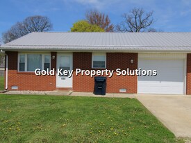 818-820 Cossack Dr in Middletown, IN - Building Photo