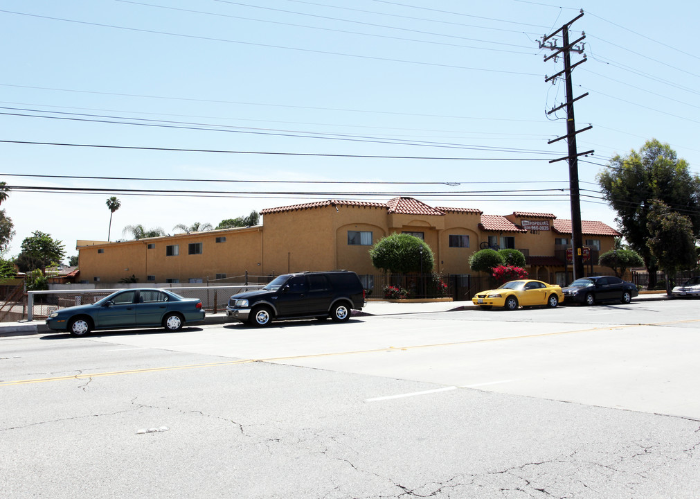 Vincent Village in Covina, CA - Foto de edificio