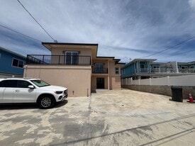 1674 Kino St in Honolulu, HI - Building Photo