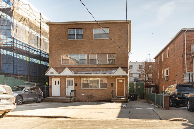 211 Bay 35th St in Brooklyn, NY - Building Photo - Building Photo