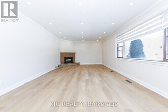 69 Centre St N in Brampton, ON - Building Photo - Building Photo