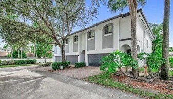 2704 Treasure Cove Cir in Fort Lauderdale, FL - Building Photo