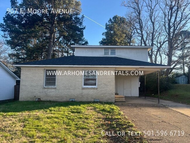 property at 907 E Moore Ave