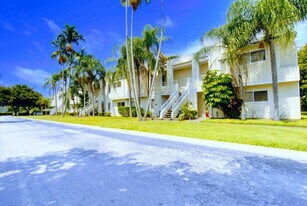 3433 NW 44th St, Unit 101 in Lauderdale Lakes, FL - Building Photo