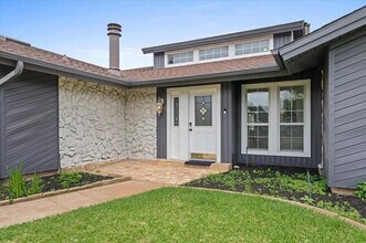 3925 Greenhills Ct in Irving, TX - Building Photo - Building Photo