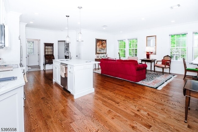 29 Euclid Ave in Summit, NJ - Foto de edificio - Building Photo